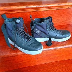 Nike sneakers/boots